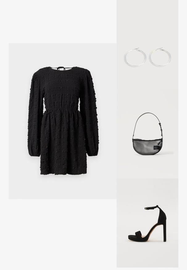 Robe noire à manches longues, taille froncée, tissu texturé avec un motif en grille, et un col arrondi. Liens au dos.; Sandale à talons hauts en daim noir avec une large bride à l'avant, une bride à la cheville et un semelle compensée. Le talon est droit et texturé.; Sac à main en maille noire forme demi-lune avec une courte bandoulière en cuir réglable et une fermeture éclair sur un fond clair uni.; Paire de boucles d'oreilles créoles argentées brillantes avec fermoirs en fil fin, présentée sur un fond gris clair.