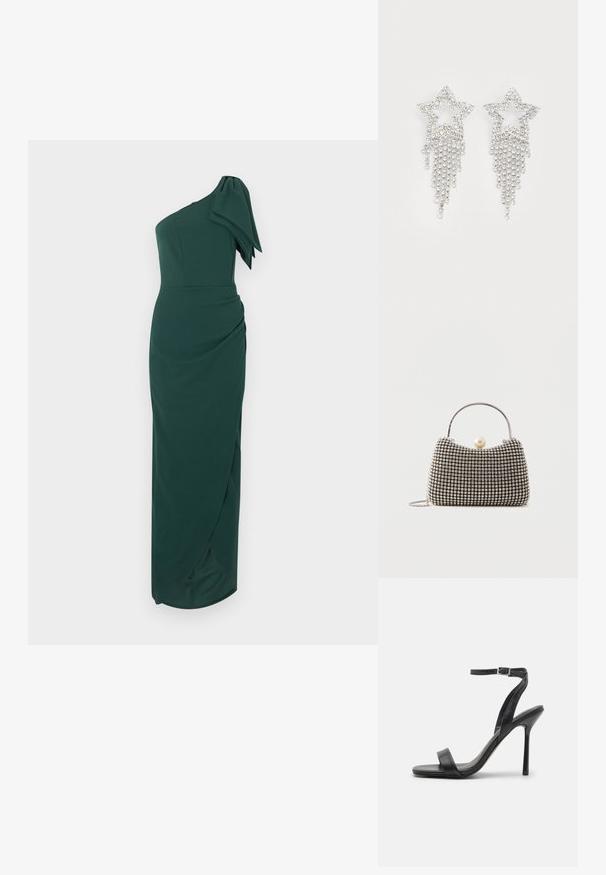 Donkergroene lange jurk met één schouder, voorzien van een grote strikdetail op de schouder en een aansluitende, gerimpelde silhouet.; Zwarte hoge hakken sandaal met een slanke enkelband en twee voorste banden. Gemaakt van soepel leer met een slanke puntneus en een stiletteloze hak.; Kleine handtas met zilverkleurig rasterpatroon, gebogen handvat, grote parel sluiting en een dunne zilveren kettingriem op een effen achtergrond.; Rhinestone ster oorbellen met waterval franje, in een zilverkleurige tint en een glanzend, reflecterend oppervlak. Stervorm met ingewikkeld ontwerp.