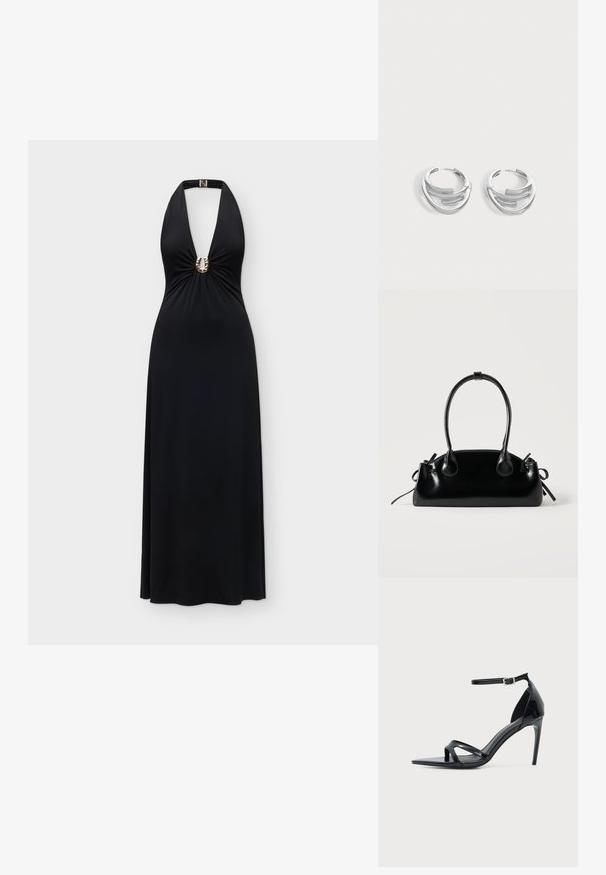Robe maxi noire à col halter avec un profond décolleté en V et un anneau décoratif doré au centre devant.; Sandale à talon haut en cuir verni noir avec fine bride à la cheville, bout ouvert et design minimaliste sur fond clair uni.; Petit sac à main noir brillant avec deux longues anses et des détails à cordon sur les côtés sur un fond clair uni.; Paire de boucles d'oreilles anneaux en argent poli avec un design de barre incurvée superposée sur un fond clair uni.