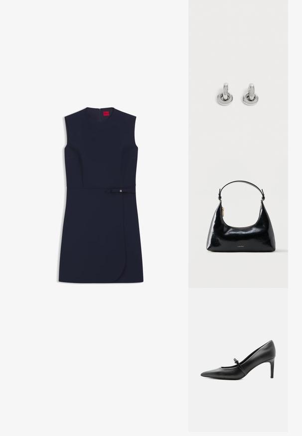 Robe bleu marine sans manches avec col rond, taille cintrée et petit détail de nœud sur le côté sur fond blanc.; Escarpin noir en cuir à bout pointu avec une fine bride et une boucle sur le cou-de-pied, posé sur un fond clair neutre.; Sac à main Calvin Klein noir brillant avec fermeture éclair dorée et anse courte sur fond blanc uni.; Paire de petites boucles d'oreilles créoles argentées brillantes avec une base ronde, présentées sur un fond clair uni.