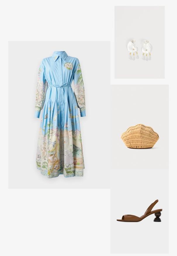 Robe bleu clair avec de longues manches imprimées présentant des illustrations colorées ; col, taille cintrée et jupe plissée.; Sandale marron à bout ouvert avec bride arrière, dotée d'un talon en bois rond distinctif en deux parties sur un fond clair uni.; Sac à main en rotin tissé en forme de coquille Saint-Jacques de couleur brun clair naturel avec des bords arrondis et texturés.; Boucles d'oreilles en résine transparente en forme de coquillage avec de petits accents dorés et trois breloques translucides en forme de goutte pendantes sur chaque boucle d'oreille.