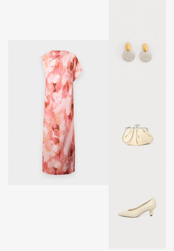 Florale maxi-jurk in zachte roze en perzische tinten, met een abstract aquarelpatroon, korte mouwen en een ontspannen silhouet.; Dames schoen in roomkleur met een puntige neus en een lage, ronde balvormige hak op een effen achtergrond.; Geplooide beige leren clutch met een zilveren metalen frame, voorzien van twee ronde decoratieve sluitingen en een zilveren kettingriem.; Gouden en zilveren metalen oorbellen met een ronde schijfbasis en een ovale bovenstuk, gladde textuur en gepolijste afwerking.