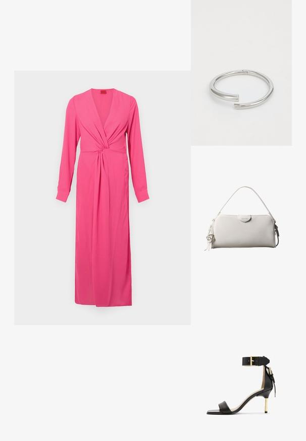 Robe longue à manches longues rose avec un décolleté en V profond, détail de torsion froncé à la taille, et une silhouette épurée jusqu'au sol. Texture de tissu lisse.; Sandale à talon en cuir noir avec un bout carré, une bride de cheville dotée d'une boucle en or et un talon métallique fin. Texture lisse, design minimaliste.; Sac à main rectangulaire blanc Calvin Klein avec une seule poignée, design minimaliste et pampilles décoratives avec un charm métallique géométrique sur le côté.; Calvin Klein SPIRAL - Bracelet - silver-coloured