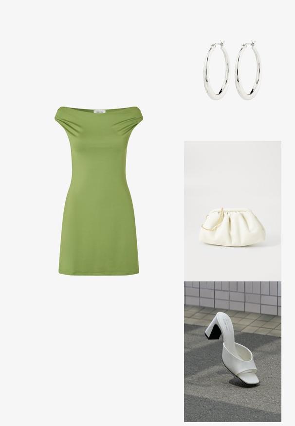 Groene off-the-shoulder jurk van zacht, rekbaar materiaal. Eenvoudig ontwerp, aansluitende snit en middellange lengte tot de bovenbenen. Glad textuur.; Enkele witte open teen mule met blokhak staand op grijs asfalt tegen een betegelde muur achtergrond.; Witte leren handtas met een geassembleerd ontwerp, voorzien van een gouden kettingband en een ronde vorm. Gladde textuur met zachte plooien en geen patronen.; Zilveren oorbellen in de vorm van een gladde, glanzende ring. Circulaire vorm, voorzien van een veilige sluiting. Eenvoudig en elegant ontwerp.