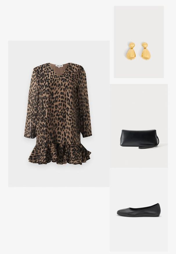 Leopardprintjurk met een V-hals, lange mouwen en een uitlopende ruffle zoom. Gemaakt van een gladde stof in bruine en zwarte tinten.; Zwarte leren ballerina met een ronde neus, gladde textuur, minimale stikdetails en een flexibele zoolontwerp.; Zwarte gladde leren clutch met smalle polsband, rechthoekige vorm en subtiel geperst logo in het midden aan de voorkant.; Paar glanzende gouden druppelvormige oorbellen met een kleiner afgerond bovenstuk verbonden met een groter peer-vormig onderstuk.