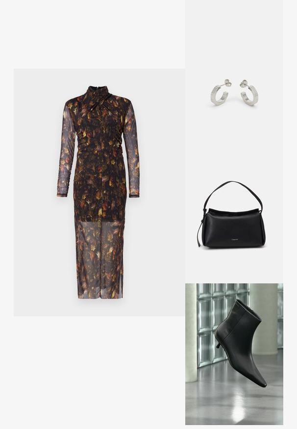 Langärmliges, transparentes Kleid mit floralem Muster in dunklen Tönen, das einen hohen Ausschnitt und Raffung entlang des Körpers für eine taillierte Silhouette aufweist.; Schwarzer Leder-Stiefelette mit spitzer Zehenpartie und niedrigem Kitten-Heel, schräg dargestellt vor einem polierten Boden und einer Glasbausteinwand.; Schwarze Lederhandtasche mit geschwungener Form, einem einzigen Tragegurt und einem oberen Reißverschluss. Verfügt über ein dezentes Logo auf der Vorderseite zur Markenidentifikation.; Silberne Metall-Hoops mit strukturiertem Design, ausgestattet mit einem kleinen Steckverschluss und Branding an einem Hoop. Abgerundete Form mit glänzender Oberfläche.