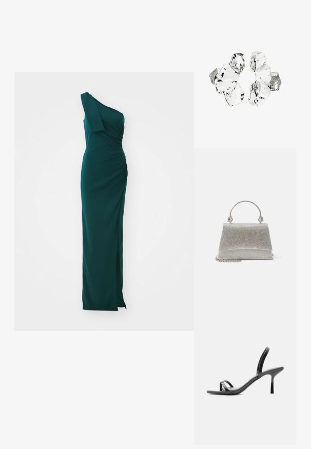 Einseitiges, langes Kleid in smaragdgrün mit Raffung und Seitenschlitz. Hergestellt aus glattem Stoff, mit einem taillierten Oberteil und schwingendem Rock.; Schwarze Sandale mit hohen Absätzen, schlanken Zehen- und Knöchelriemen, glänzendem Finish und schmalem Stiletto-Absatz.; ALDO FELISIA - Handtasche - silver-coloured; Cluster von sechs unregelmäßig geformten, transluzenten und reflektierenden glasähnlichen Stücken, angeordnet auf weißem Hintergrund.