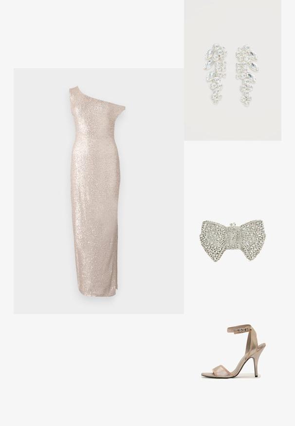Vestido de longitud hasta la rodilla, de un solo hombro, en color beige claro con una silueta ajustada, que presenta una textura de lentejuelas y un diseño recto y elegante.; Sandalía metálica dorada de tacón alto con correa en el tobillo y punta abierta sobre fondo blanco.; Clutch en tono plata con forma de lazo adornado con strass claros y un cierre de cristal en la parte superior.; Par de pendientes en tono plateado con cristales claros facetados agrupados en formas redondas y marquesas sobre fondo blanco.