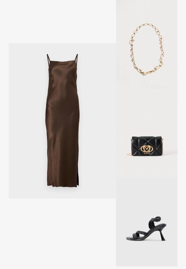 Brun satin maxi kjole med tynde justerbare stropper, en tætsiddende silhuet og en sideslids; har en krøllet tekstur for ekstra dimension.; Sorte hælede sandaler med flettede remme, et slankt design og en spids blokhæl. Fremstillet af glat materiale med en blank overflade.; Sort quiltet lædertaske med guld kædrem og stort guld Love Moschino-logo foran.; Guld kæde halskæde med uregelmæssige led og små hvide perler fordelt langs den ene side, vist på en ensfarvet lys baggrund.