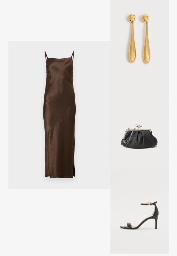 Braunes Satin-Maxikleid mit dünnen, verstellbaren Trägern, taillierter Silhouette und seitlichem Schlitz; verfügt über eine zerknitterte Textur für zusätzlichen Ausdruck.; Schwarze Leder-high-heeled Sandale mit Knöchelriemen. Verfügt über eine glatte Textur, offene Zehen und einen dünnen Absatz. Goldfarbener Schnallenakzent.; Schwarze Leder-Clutch mit geraffter Textur, silberfarbener Metallrahmen, Druckverschluss und Kettenriemen. Glatte, weiche Oberfläche.; Paar lange, glatte, glänzende goldene Tropfenohrringe mit abgerundeten Oberseiten und zulaufenden Tropfenformen auf hellem Hintergrund.