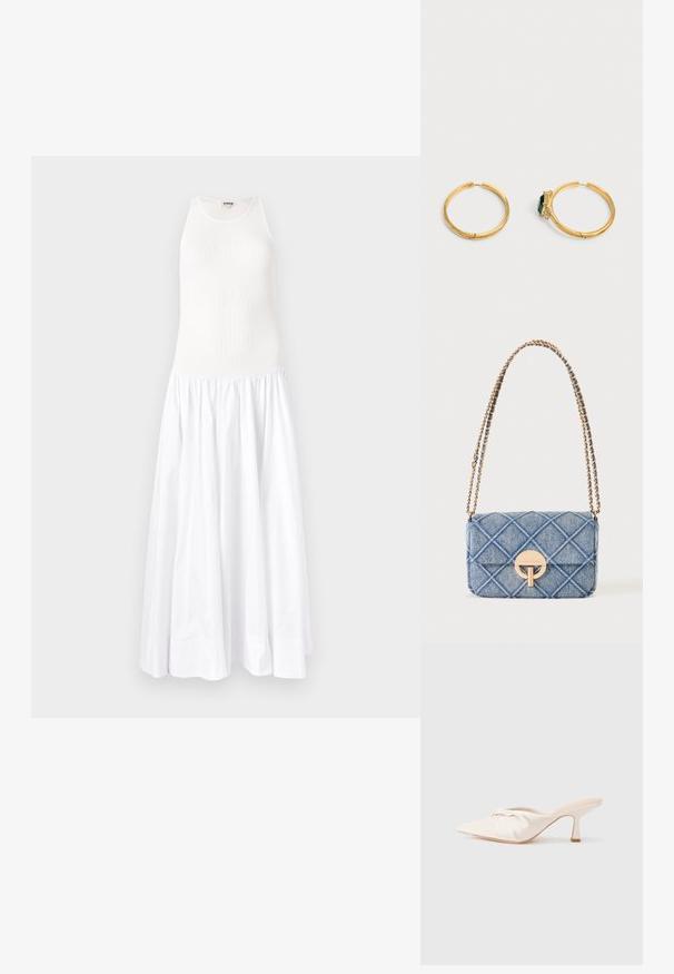 Weißes Maxikleid mit einem gerippten Oberteil und einem fließenden, gerafften Rock. Hergestellt aus leichtem Stoff, verfügt es über ein ärmelloses Design und einen runden Ausschnitt.; Mule-Schuh aus hellbeigem Stoff mit einem geknoteten Design vorne, spitzer Zehe und einem schlanken, verjüngten Absatz. Insgesamt glatte Textur.; Gesteppte blaue Denim-Schultertasche mit goldfarbenem Kettenriemen und rundem goldfarbenem Verschluss an der Vorderklappe.; Paar goldene Creolen, eine schlichte und eine mit einem grünen Edelstein und kleinen klaren Kristallen, auf weißem Hintergrund dargestellt.