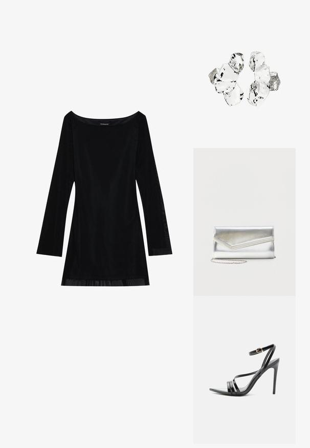Schwarzes langärmliges Kleid mit schulterfreiem Dekolleté, glatter Textur und fließender Silhouette. Verfügt über transparente Details am Saum.; Schwarze Sandale mit hohem Absatz und dünnen Riemen über den Zehen und am Knöchel, mit einer goldenen Schnalle an einem schlanken Stiletto-Absatz.; Glänzende silberne Clutch mit Umschlagklappe und dekorativem Besatz, kleiner silberner Kettenriemen, auf einfachem hellem Hintergrund.; Cluster von sechs unregelmäßig geformten, transluzenten und reflektierenden glasähnlichen Stücken, angeordnet auf weißem Hintergrund.