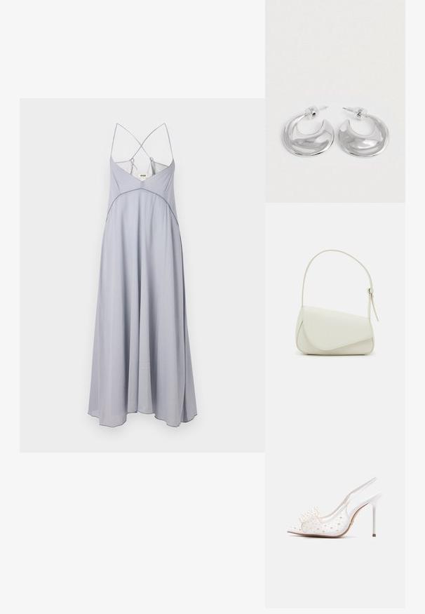 Lys grå maxi-kjole med tynde krydsspændte stropper, en tætsiddende bodice og flydende A-linje nederdel. Fremstillet af et glat materiale med minimal detaljering.; Hvid højhælet slingback-sko med spids tå, gennemsigtige sider og dekoreret med små perlelignende nitter.; Hvid taske i faux læder med en struktureret trekantet form, enkelt justerbart skulderstrop og en flaplås med kurver.; Et par polerede sølv halvmåneformede hoop øreringe med klare plastikbagsider på en hvid overflade.