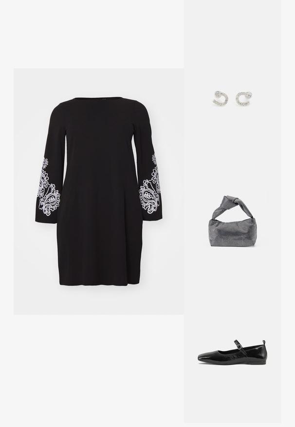 Vero Moda Curve VMCGIRA SHORT DRESS - Jerseykjole - black/white; Sorte patentlæder flade sko med spidse tæer, en ankelrem med spænde og en glat, blank tekstur. Lav hæl for komfort.; Sorte og sølv håndtaske med en tekstureret overflade, der har et diamantmønster, en knyttet håndtag og en struktureret form.; Sølvøreringe formet som et buet bogstav C, prydet med klare, runde rhinsten langs kanten. Glat metallisk tekstur.