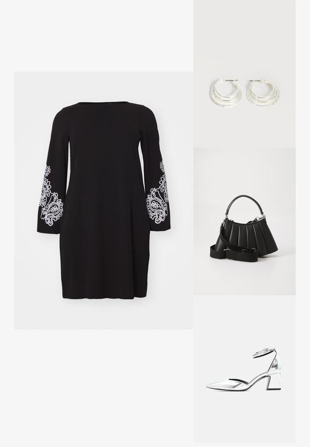 Vero Moda Curve VMCGIRA SHORT DRESS - Jerseyjurk - black/white; Zilverkleurige metalen lage blokhak schoen met puntige neus en enkelbandje met gesp op witte achtergrond.; Zwarte geplooide handtas met een ronde handgreep, verstelbare schouderriem en glanzende textuur. Heeft zilveren hardware en een gestructureerde silhoutte.; Zilveren oorringen met drie gelaagde halve cirkelvormige banden, waarvan één versierd met kleine heldere kristallen op een lichte achtergrond.