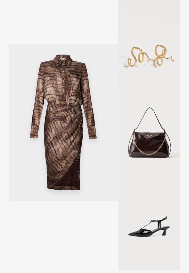 Robe marron à manches longues avec imprimé serpent, boutons dorés, col et jupe portefeuille avec fente frontale sur fond blanc.; Chaussure slingback en cuir verni noir à bout pointu avec bride en T et petit talon bloc incliné sur fond blanc.; Sac à main en cuir brillant marron foncé avec un emblème en forme d'aile dorée, détail de chaîne dorée et une fine bandoulière en cuir sur un fond uni.; Paire de boucles d’oreilles en métal ton or brillant, formées de spirales et boucles abstraites et irrégulières sur fond blanc.