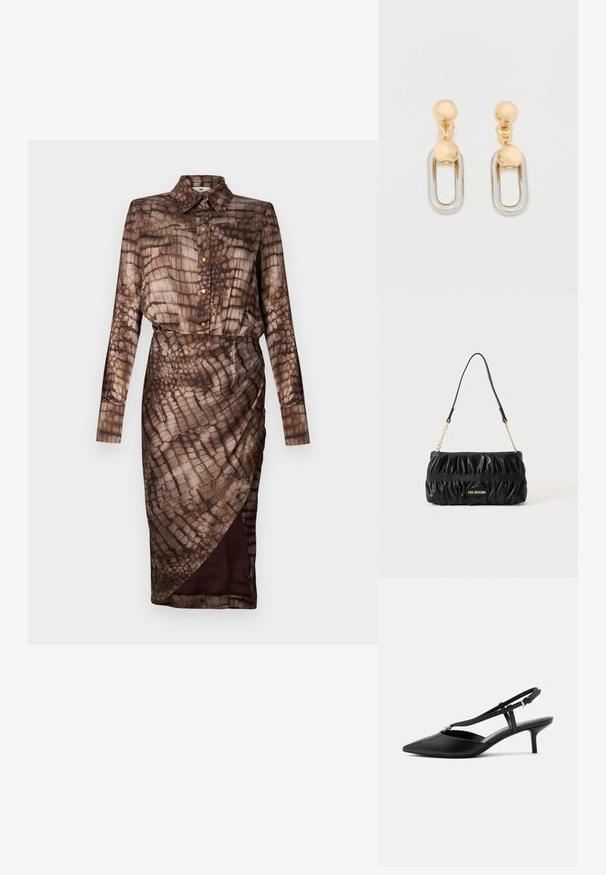 Robe marron à manches longues avec imprimé serpent, boutons dorés, col et jupe portefeuille avec fente frontale sur fond blanc.; Escarpin slingback en cuir noir à petit talon kitten, bout pointu, fine bride en T, boucle réglable et petite décoration dorée sur la bride.; Sac à main en cuir noir froncé avec bandoulière chaîne dorée et plaque logo "Love Moschino" au centre à l'avant.; Boucles d'oreilles en or et argent avec un dessus sphérique et un élément pendant ovale allongé à finition brillante.