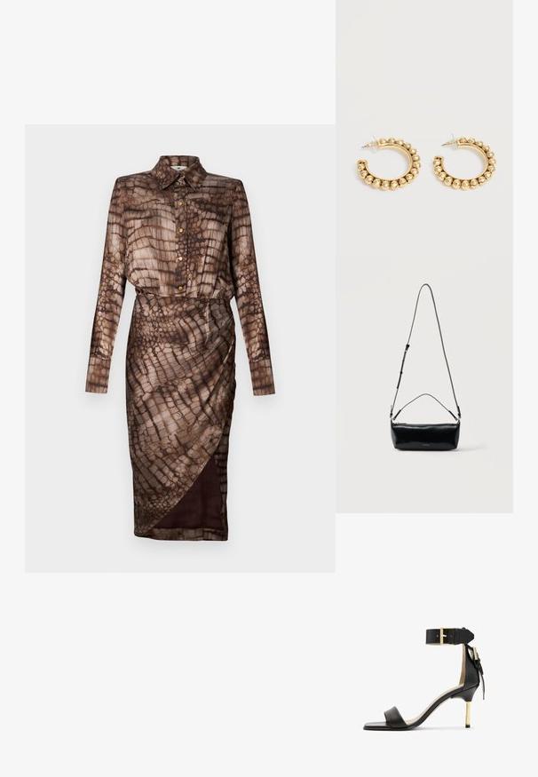 Robe marron à manches longues avec imprimé serpent, boutons dorés, col et jupe portefeuille avec fente frontale sur fond blanc.; Sandale à talon en cuir noir avec un bout carré, une bride de cheville dotée d'une boucle en or et un talon métallique fin. Texture lisse, design minimaliste.; Sac bandoulière rectangulaire en cuir noir avec bandoulière ajustable, fermeture éclair sur le dessus et petit logo Calvin Klein doré sur le devant.; Paire de boucles d’oreilles créoles dorées avec des détails de perles arrondies le long du bord extérieur sur un fond clair.