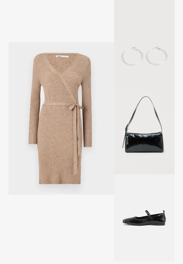 Robe portefeuille en tricot dans une teinte marron clair, avec des manches longues, un col en V, une texture côtelée et une taille cintrée ajustable.; Chaussure plate en cuir verni noir avec un bout pointu, une sangle de cheville avec boucles, et une texture lisse et brillante. Talon bas pour le confort.; Sac d'épaule rectangulaire noir avec une sangle réglable unique et une fermeture éclair supérieure sur un fond uni.; Paire de boucles d'oreilles créoles argentées brillantes avec fermoirs en fil fin, présentée sur un fond gris clair.