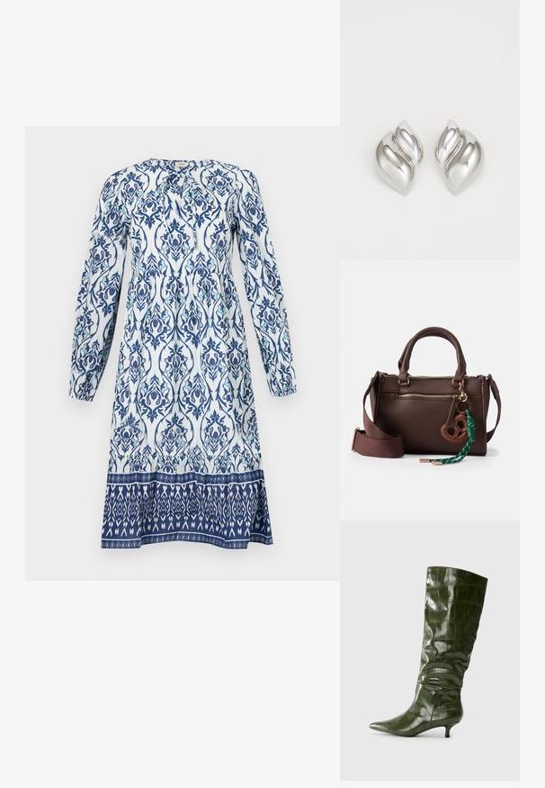 Langärmliges Kleid mit einem weißen Grundstoff und blauen sowie türkisfarbenen Blumenmustern. Geraffter Oberteil und ein kontrastierender gemusterter Saum.; Hohe, dunkelgrüne Stiefel aus Leder im Krokodilmuster mit spitzer Zehe und niedrigem Kittenheel, seitlich vor einem schlichten Hintergrund dargestellt.; Braune Ledertasche mit zwei Griffen, einem abnehmbaren braunen Schultergurt, goldenen Reißverschlüssen und einem brezelartigen Anhänger mit einem grünen und weißen Quaste.; Silberne Ohrringe mit einer organischen, abstrakten Form. Glatte, glänzende Oberfläche mit einem konischen Design. Mit dezenten Kurven und einem zentralen Linienelement.
