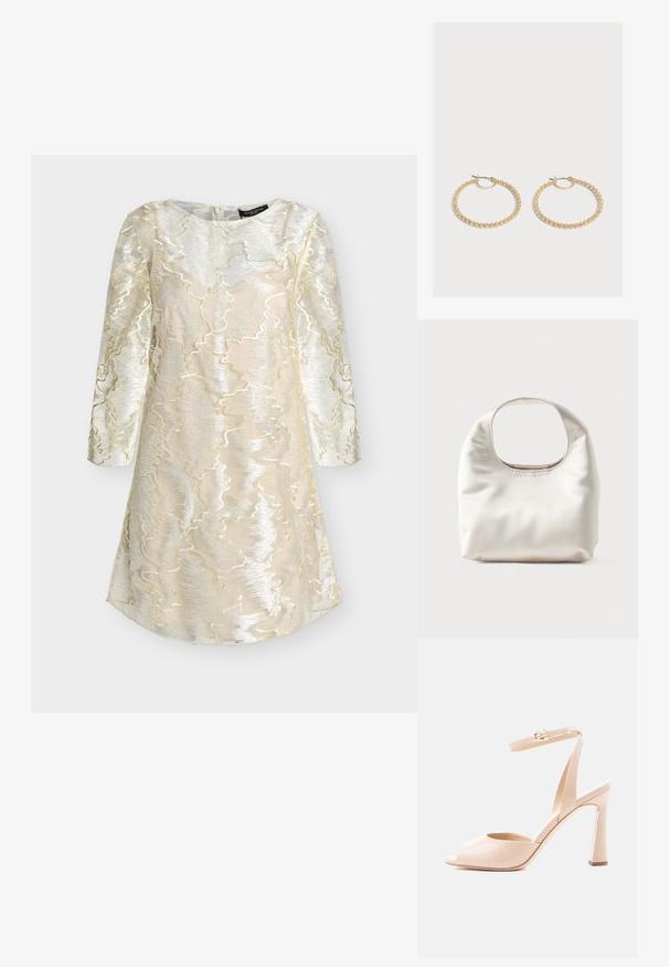 Robe longue crème et argentée à manches longues avec un motif métallique ondulé texturé et un col rond, conçue pour des occasions formelles.; Sandale beige en cuir verni à talon haut avec bout ouvert, fine bride à la cheville, boucle dorée et talon bloc incurvé sur fond blanc.; Sac à main blanc doux avec une poignée rectangulaire arrondie et une texture souple et lisse sur un fond clair.; Paire de boucles d'oreilles créoles en or de taille moyenne avec un design texturé et perlé sur un fond clair uni.