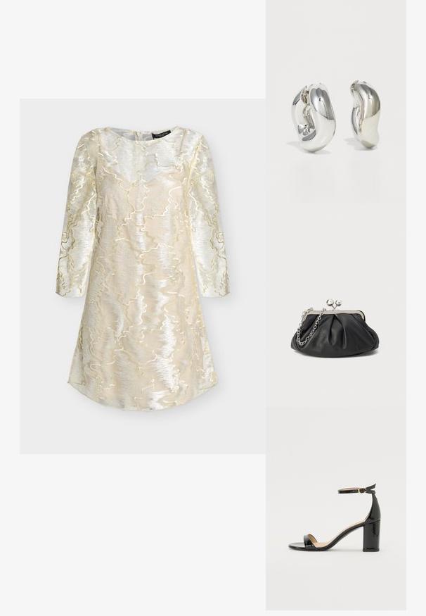 Robe longue crème et argentée à manches longues avec un motif métallique ondulé texturé et un col rond, conçue pour des occasions formelles.; Sandale à talon haut en cuir verni noir avec bride à la cheville et boucle dorée, bout ouvert et talon bloc sur fond blanc.; Porte-monnaie en cuir noir avec texture froncée, cadre en métal argenté, fermeture à verrouillage kiss-lock et bandoulière en chaîne. Surface lisse et douce.; Boucles d'oreilles sculpturales en argent avec des formes douces et courbes et des surfaces réfléchissantes. Présentent un design de boucle fermée et une forme organique distincte.