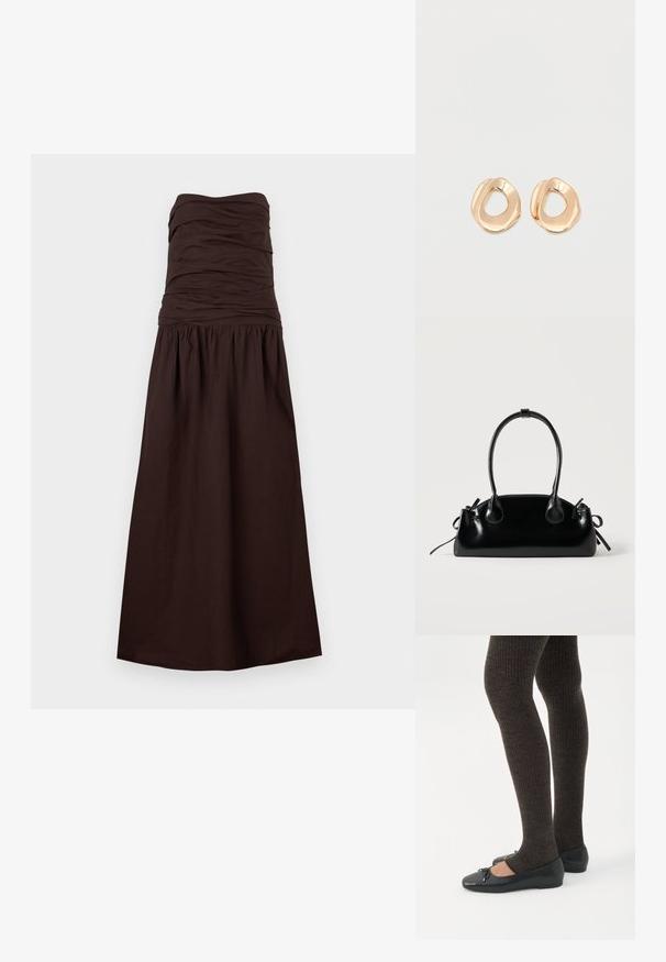 Robe longue marron foncé sans bretelles avec corsage froncé et taille froncée, s'évasant en une jupe longue.; Jambes portant des leggings côtelés foncés associés à des ballerines noires avec de petits détails en nœud sur fond blanc.; Petit sac à main noir brillant avec deux longues anses et des détails à cordon sur les côtés sur un fond clair uni.; Paired boucles d'oreilles en métal doré poli de forme irrégulière avec un centre ouvert sur un fond blanc uni.