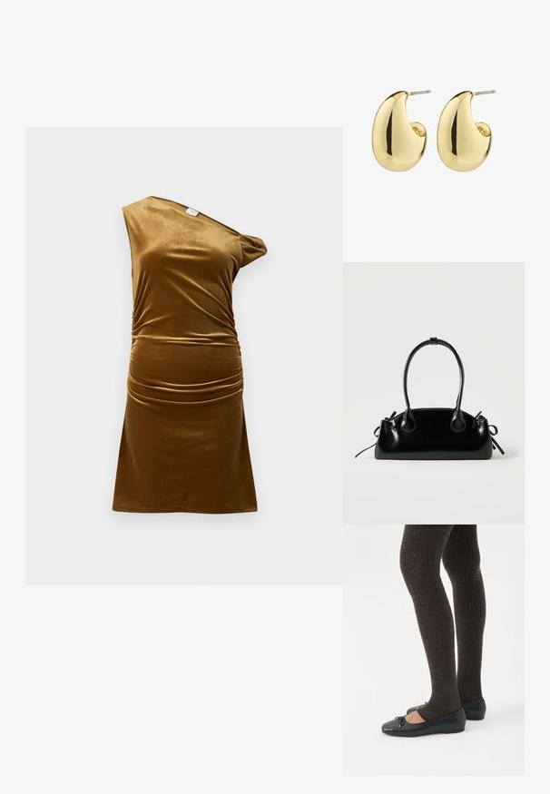 Brun fløjlsklædning, design med én skulder, rynket detalje ved taljen, glat tekstur, kort længde og tætsiddende silhuet.; Ben iført mørke ribbede leggings kombineret med sorte balletsko med små sløjfedetaljer på hvid baggrund.; Lille sort blank håndtaske med to lange håndtag og snøre-detaljer i siden på en ensfarvet lys baggrund.; Guldtonede studøreringe med en glat, poleret overflade i en abstrakt, tårnform. Simple metalpind til fastgørelse.