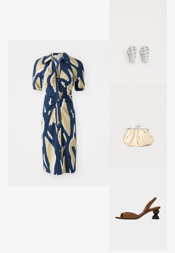 Marineblaues Kleid mit beigem und weißem abstraktem Muster, kurzen Puffärmeln, Knopfleiste und Raffung an der Taille. Glatte Stoffstruktur.; Braune Slingback-Sandale mit offenem Zehenbereich und einem markanten runden, zweiteiligen Holzabsatz vor hellem einfarbigem Hintergrund.; Faltige beigefarbene Ledertasche mit einem silbernen Metallrahmen, ausgestattet mit zwei runden dekorativen Verschlüssen und einem silbernen Kettenriemen.; Silberne Clip-On-Ohringe mit spiralförmigem Design, das eine glatte metallische Textur und abgerundete Formen aufweist. Keine sichtbaren Verzierungen oder Muster.