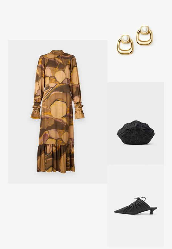 Langarm jurk van zachte, gemengde materialen, met een bruin en beige abstract patroon, hoge kraag, gerimpelde manchetten en een gerimpelde zoom.; Zwarte leren instappers met een spitse neus, gegatherde textuur en een kleine kittenhiel. Heeft een trekkoorddetail aan de opening.; Zwarte gevlochten handtas in de vorm van een sint-jakobsschelp met een gebogen bovenkant en een geweven textuur op een effen achtergrond.; Oorbellen in goudkleur met vierkante bovenkant, voorzien van grote witte parels en dikke, afgeronde, open vierkante cirkels eronder.