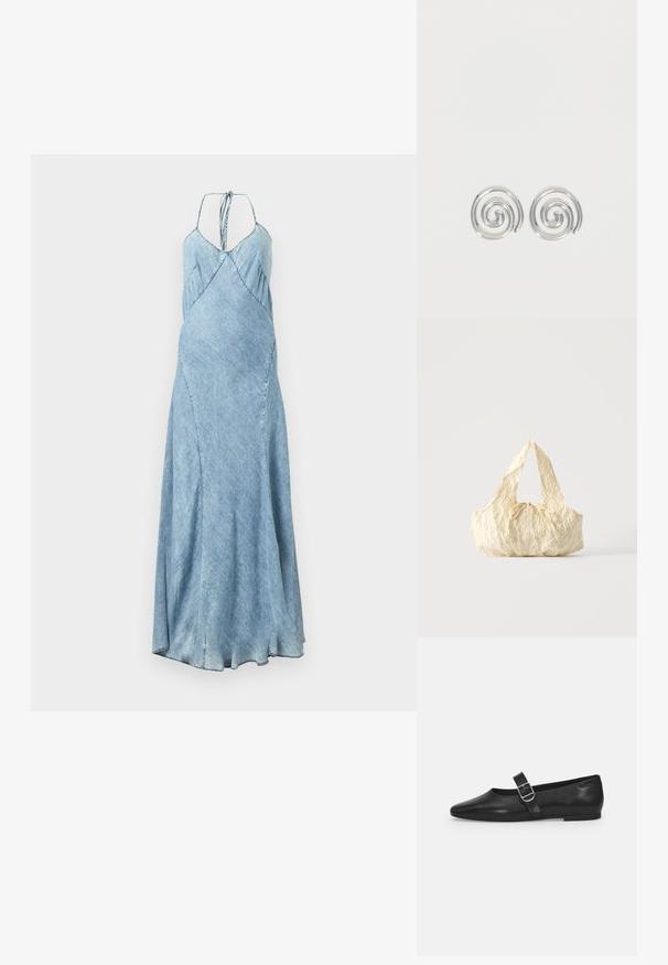 Denimkjole i lys blå nuance med spaghetti-stropper, A-line snit og subtile plisseringer langs bodice. Lang, flydende silhuet.; Sorte læder flade sko med rund tå, et enkelt justerbart spænde og en glat, blank overflade. Minimalistisk design med en lav hæl.; Håndtaske i cremefarvet tekstureret stof med top-håndtag og en lille bundet sløjfe-detalje midt foran.; Par sølvspiral øreringe med glat, afrundet design på en ensartet hvid baggrund.