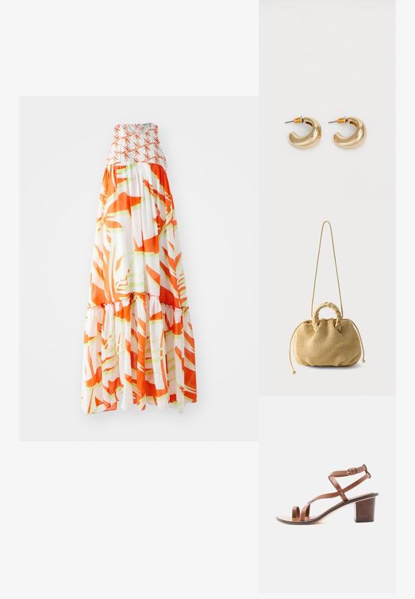 Vestido maxi con torso fruncido, que presenta un patrón abstracto en naranja y verde sobre un fondo blanco y un dobladillo con volantes.; Sandalia de tacón de cuero marrón con lazo para el dedo, correa ajustable en el tobillo y tacón ancho, mostrada de perfil sobre fondo blanco.; Bolso tejido beige con asas trenzadas en la parte superior, laterales con cordón ajustable y una correa larga y delgada para el hombro sobre un fondo blanco liso.; Dos pendientes de aro dorados brillantes en un diseño curvado, con acentos naranjas cerca del poste, sobre un fondo blanco liso.