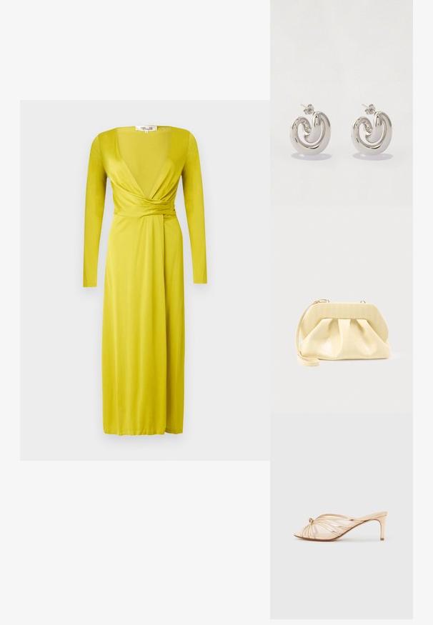 Robe portefeuille jaune à manches longues avec un profond décolleté en V et un détail froncé à la taille, présentée sur un fond gris clair uni.; Sandale mule à bout ouvert en or métallique avec un talon fin de hauteur moyenne et des lanières fines croisées sur un fond neutre.; Pochette en cuir couleur crème avec un cadre supérieur structuré et une lanière pour poignet, présentée sur un fond clair uni.; Boucles d'oreilles en métal argenté avec un design tourbillonnant, présentant des surfaces lisses et une finition polie, maintenues par un fermoir en papillon.