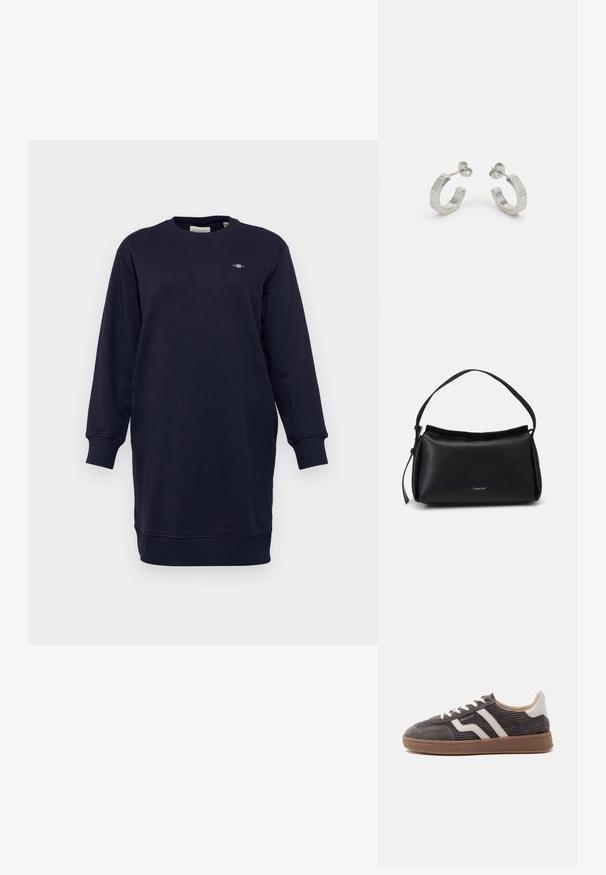 Tumedate sweatshirt-riietus pehmest puuvilla segust. Omab pikki varrukaid, ribakudumisega mansette ja ümarat kaela. Rinnal on väike logo detail.; Üksik tumehall toss valgete nahkdetailide, tekstuursete külgede, valgete paelte ja pruuni kummitallaga, näidatud profiilis lihtsal taustal.; Must kaasnahast käekott, millel on kõver kuju, üks rihm ja ülemine tõmblukk. Ees on peen logo brändingu jaoks.; Hõbedased metallist rõngakõrvarõngad tekstureeritud kujundusega, millel on väike kinnituskate ja bränding ühel rõngal. Ümar kuju ja poleeritud viimistlus.