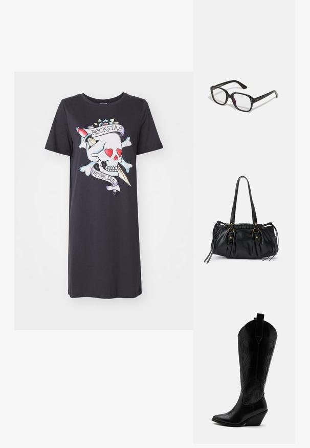 Sort T-shirt kjole med et farverigt kranietryk med hjerter, korslagte ben og teksten "ROCKSTAR NEVER DIES." Korte ærmer, afslappet pasform.; Sort læder cowboystøvle med spidst tåparti, skråt blokhælhæl, dekorative sømme og trækstropper øverst mod hvid baggrund.; Sorte rektangulære briller med klare linser, der har afrundede kanter og sideaccenter, med en blank finish på stellet og arme.; Sort læderhåndtaske med rund form, dobbelte hanke, dekorative hardware-detaljer og snøre på siden. Glat, blank overflade.
