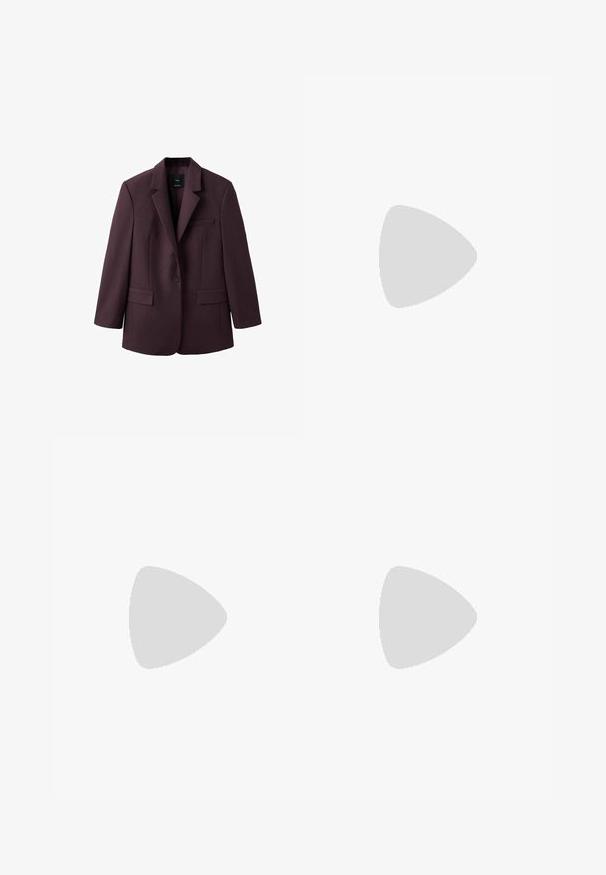 Viininpunainen bleiseri, joka on valmistettu jämäkästä kankaasta. Siinä on lovettu kaulus, yksirivinen nappikiinnitys ja kaksi etutaskua.; Musta pitkähihainen ribbipaita, jossa on mock-neck, istuva leikkaus ja yksinkertainen muotoilu, esitelty valkoisella taustalla.; Tummansininen farkkupitkä lahkeinen housut, joissa on korkea vyötärö, näkyvät saumat, kaksi etutaskua ja nappikiinnitys vyötäröllä.; Mustasta nahasta valmistettu naisten slingback-kengät, joissa on terävä kärki, säädettävä solkihihna ja paksu korko.