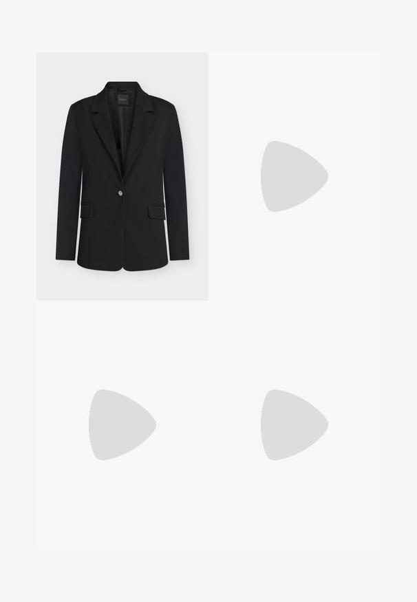 Schwarzer maßgeschneiderter Blazer mit Kerbklappen, langen Ärmeln, zwei vorderen Pattentaschen und einem einzelnen dekorativen Knopf vorne.; Schwarzes kurzärmeliges Poloshirt mit dezentem Zebramuster, goldfarbenem Reißverschluss mit rundem Zug und rotem Markenetikett im Krageninneren.; Schwarzer, taillierter Rock mit vorderen Klappentaschen, goldenen dekorativen Knöpfen und einem dünnen goldenen Kettengürtel mit einem Quast auf der rechten Seite.; Schwarzer Riemchensandale aus Lackleder mit hohem Absatz und Knöchelriemen. Verfügt über ein minimalistisches Design, offene Zehenpartie und eine Schnalle mit Strassakzenten.