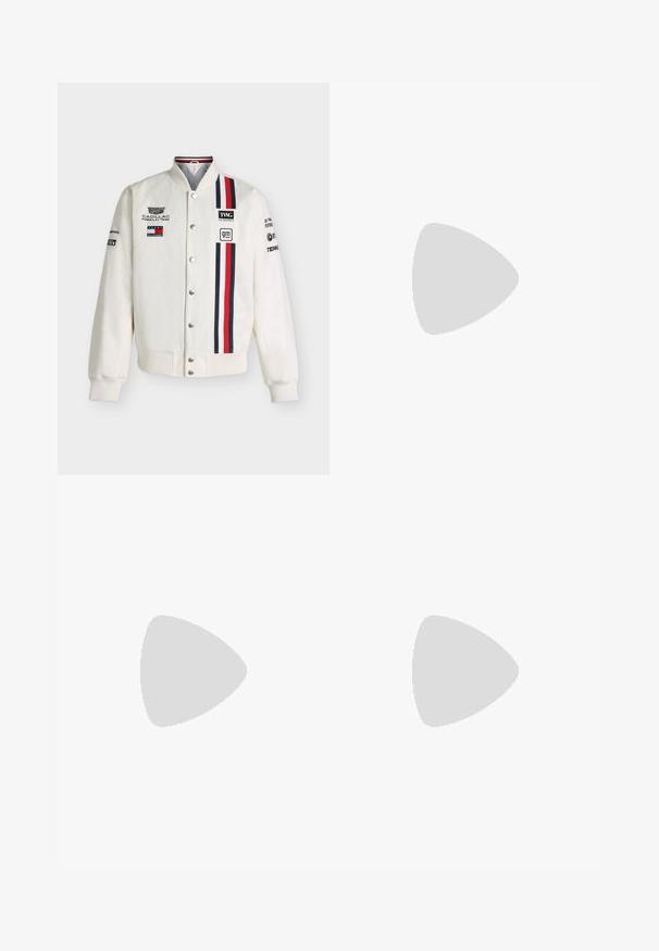 Valge võidusõidujope punaste ja mereväe vertikaalsete triipudega, hõbedaste trukkidega ja logodega, sealhulgas Cadillac, Tommy Hilfiger ja GM ees ja varrukatel.; Tumesinine teksariidest pikkade varrukatega särk ees klõpsnööpid, kaks rindade taskut klappidega ja terava kraega.; Tumedast sinisest denimist lühikesed püksid, otse lõikega, viie taskuga, kollaste õmblustega ja küljetaskuga lisafunktsioonideks.; Mustad libisev loafer paksu tallaga, mis rippub beeži vaiba kohal, taustal moodne pruun ümar laud.