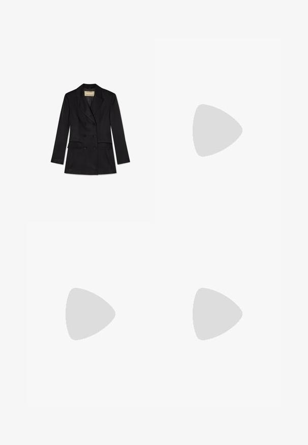 Blazer noir croisé avec col à revers, six boutons, deux poches avant à rabat et manches longues par Trussardi.; Corset en satin noir avec une forme structurée, devant lacé avec des œillets argentés et une finition lisse. Dispose d'un décolleté droit sans bretelles.; Pantalons noirs ajustés avec une coupe droite, dotés de plis avant et d'une taille plate. Fabriqués en tissu lisse.; CAFèNOIR Bottines - black