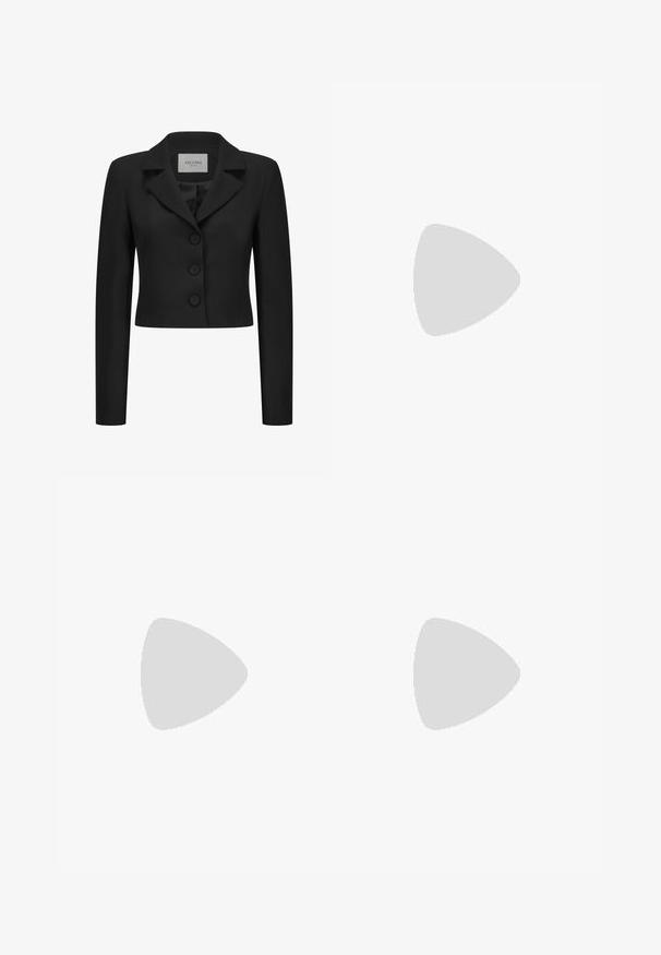 Zwarte cropped blazer met notched reverskraag en drie knopen aan de voorkant, lange mouwen en label binnenin de nek.; Witte spaghettibandjurk met een cowl halslijn, een getailleerd silhouet en een zachte, gladde textuur. Vloerlange jurk zonder zichtbare patronen of accessoires.; Zwarte sandalen met hakken en een slank ontwerp, met kruisbanden en een dunne enkelband. Het materiaal lijkt glad met een lichte glans.; Zwarte avondclutch met gestructureerde stof, omlijst door een rij kleine parels en een grote parelsluiting bovenop.