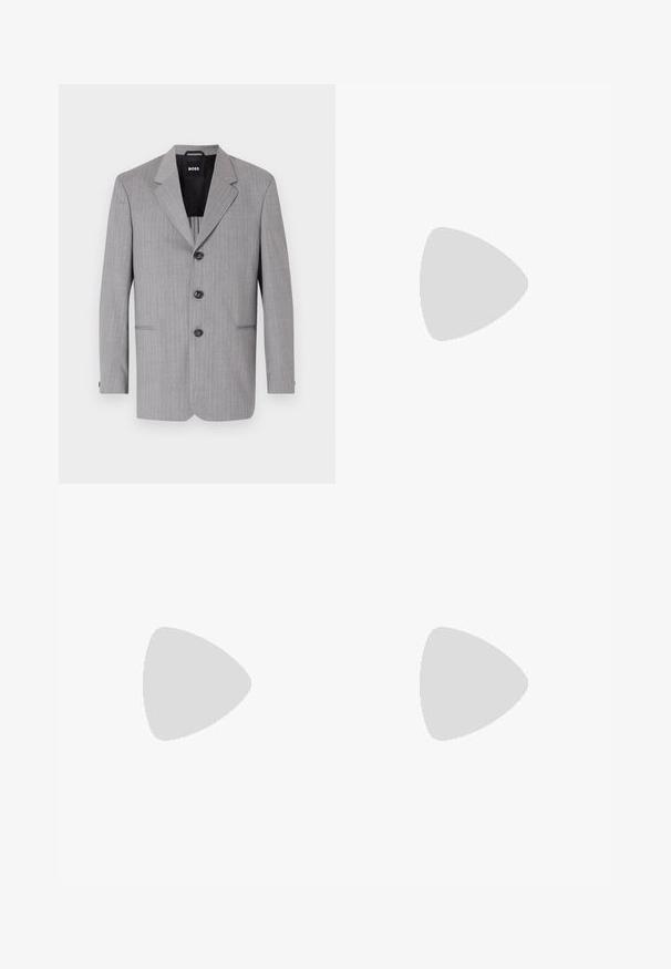 Grau gestreifter Blazer aus einem Stoff mit glatter Textur. Er hat auffällige Revers, drei Knöpfe und zwei vordere Taschen.; Weißes Langarmhemd aus Baumwolle. Verfügt über einen Button-Down-Kragen, eine Vorderknopfleiste mit rosa Knöpfen und einen abgerundeten Saum.; Lindbergh PANTS - Stoffhose - brown; Schwarzer Leder-Herrenschuh mit Mokassinnaht, Penny-Riemen, strukturiertem Kragen und niedrigem gestapeltem Absatz auf weißem Hintergrund.