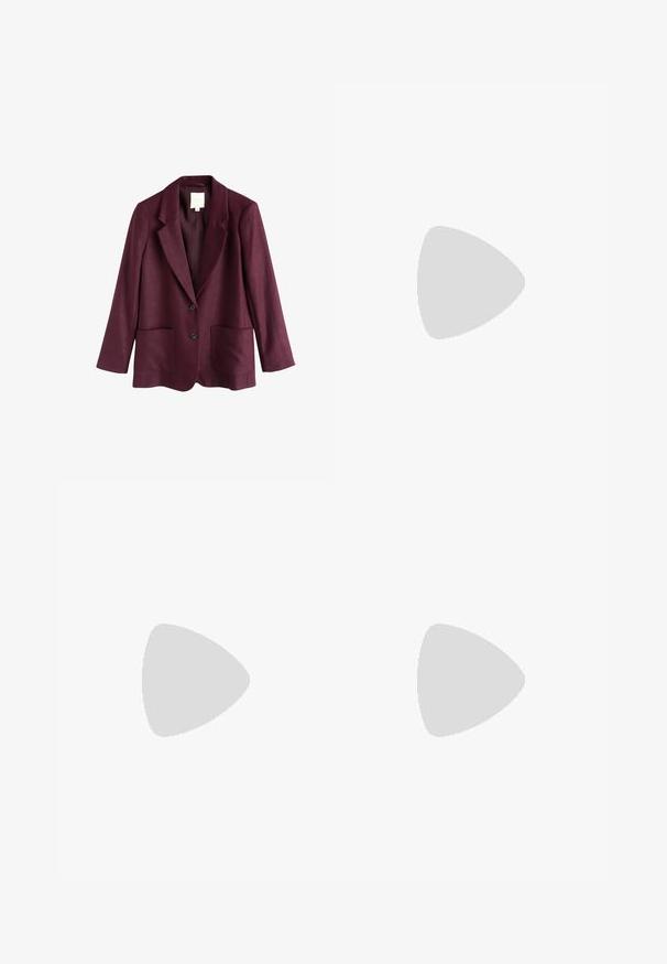 Blazer en lin bordeaux foncé pour femme avec deux boutons, col cranté, manches longues et deux poches plaquées à l'avant.; Top asymétrique à manches longues dans un motif abstrait bleu et rose, présentant une texture froncée et un col rond. Fabriqué en tissu léger.; Jupe asymétrique blanche en tissu léger, avec des bords volants et des découpes, créant une silhouette fluide.; Bottine noire élégante avec un bout pointu, un accent de design enroulé et un haut talon aiguille sur un fond blanc.
