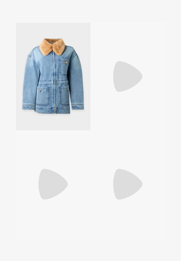 Lyseblå denimjakke med tan imiteret pelskrave, foran lynlås og tre påsyede lommer med knaplukning.; Denimskjorte i mørkeblå, med knap-ned design, bevaret slid, distressed detaljer og hvid "ICON" tekst på brystet.; Blå cowboybukser med høj talje, falmet vask, lukning med knapper og lynlås foran samt klassisk design med fem lommer.; Gyldne metalliske højhælede sko med spids tå, åben side, krydsede stropper omkring anklen og en unikt formet hæl.
