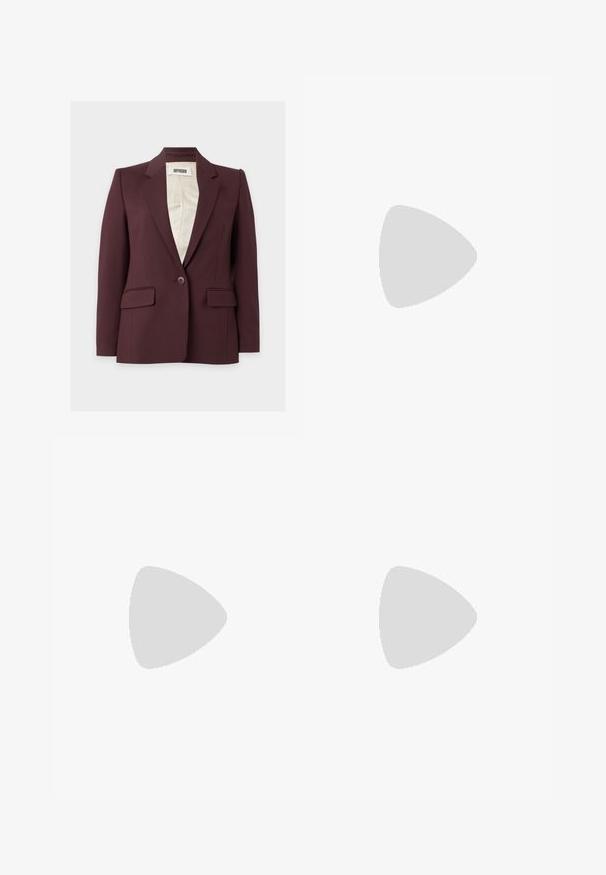 Enkeltknappet mørk blommelilla blazer med notched revers, lange ærmer, to forlommer med klap og enkelt knaplukning.; Sort langærmet skjorte med krave, udstyret med knaplukning foran og en tætsiddende pasform, lavet af glat stof.; Mørkebrune bukser med lige ben, bæltestropper og forreste plisseringer, lagt fladt på en hvid baggrund.; Sort læder slingback højhælede sko med spidse tæer, glat overflade og en smal ankelrem med guldfarvede hardware detaljer.