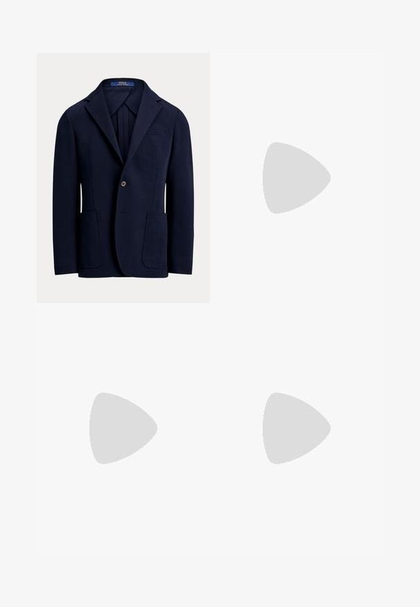 Polo Ralph Lauren POLO SOFT MODERN DOUBLE KNIT SUIT JACKET - Bleiserjakk - aviator navy; Heled sinine ilma varrukateta kudum vest V-kaelusega, millel on roosa graafiline kujundus sõnaga "veel" ja kiirusmotiiv. Ribitud äärega.; Oliivivärvi sirge lõikega püksid vööaasade, ees oleva nööbi, luku sulgemise ja küljetaskutega.; Läikiv tumepruun nahast tassliga loafer madala kontsaga, mokassiini stiilis õmbluste ja ümarate varbaga valgel taustal.