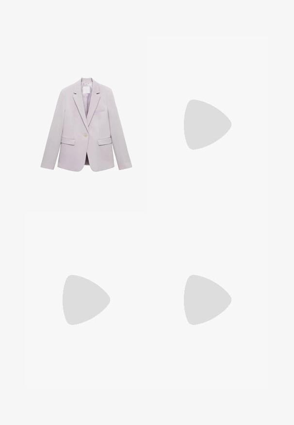 Lila blazer met een op maat gemaakt ontwerp, éénknops sluiting, twee voorkruiszakken en een reverskraag. Gladde stof met een lichte glans.; Effen wit t-shirt met korte mouwen en ronde hals, plat gelegd op een witte achtergrond.; Witte, wijde jeans met een knoopsluiting en vijf zakken, vervaardigd uit denim met een soepele textuur, met een klassiek ontwerp.; Mango Instappers - black