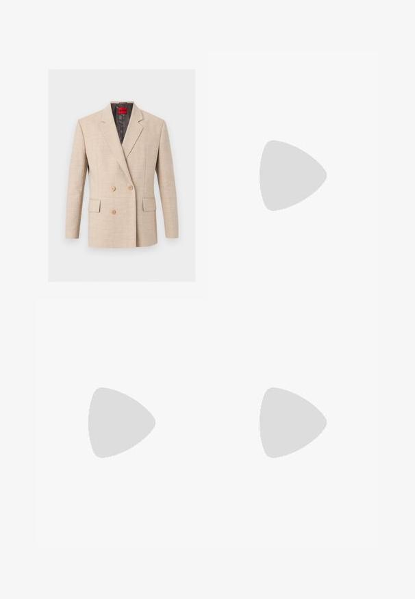 Blazer beige croisé avec revers à encoches, deux poches avant à rabat et boutons marron clair, marqué d'une étiquette rouge Hugo à l'intérieur du col.; Chemise beige et blanche à rayures verticales, manches longues, col pointu et poignets boutonnés, présentée sur fond uni.; Pantalon droit texturé beige clair avec passants pour ceinture, fermeture à bouton et zip frontal, présenté sur un fond uni.; Mocassin en cuir brun avec une texture lisse, bout arrondi, couture surélevée et un petit talon carré. Design élégant et minimaliste.