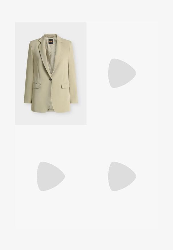 Blazer beige à un bouton, avec revers crantés, poches à rabat et étiquette de doublure de marque visible à l'intérieur du col.; Débardeur sans manches noir en tissu extensible. Présente un col rond et une silhouette ajustée avec des détails de couture minimaux.; Jean noir évasé en denim, avec une taille haute, des poches avant, et un design classique à cinq poches avec des accents en métal.; Botte en cuir noir à cheville avec un bout rond, texture lisse et un talon épais, présentant un tige ajustée et un subtil détail de couture.
