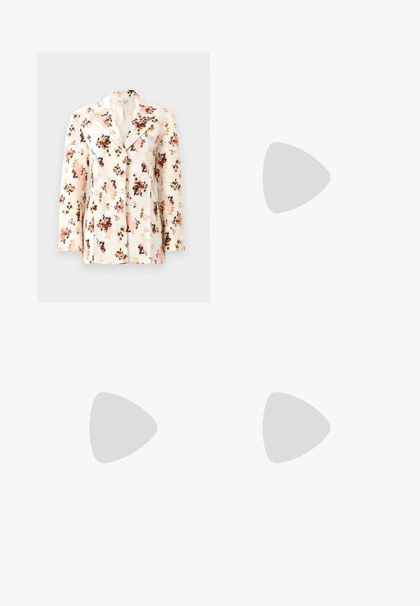 Blazer floral en tissu crème avec des motifs vibrants de rose, noir et orange. Doté d'un col cranté et d'une coupe ajustée avec des manches longues.; Blouse à manches longues avec un col rond, présentant un motif aquarelle dans des tons de marron, orange, bleu et noir. Des liens au niveau du col ajoutent une touche de détail.; Jupe portefeuille asymétrique en voile avec un motif dégradé bleu, vert et beige, fixée avec une ceinture décorative perlée et une boucle ronde.; Bottine beige en cuir avec bout carré, couture visible, et talon bloc noir sculpté et épais sur fond blanc.