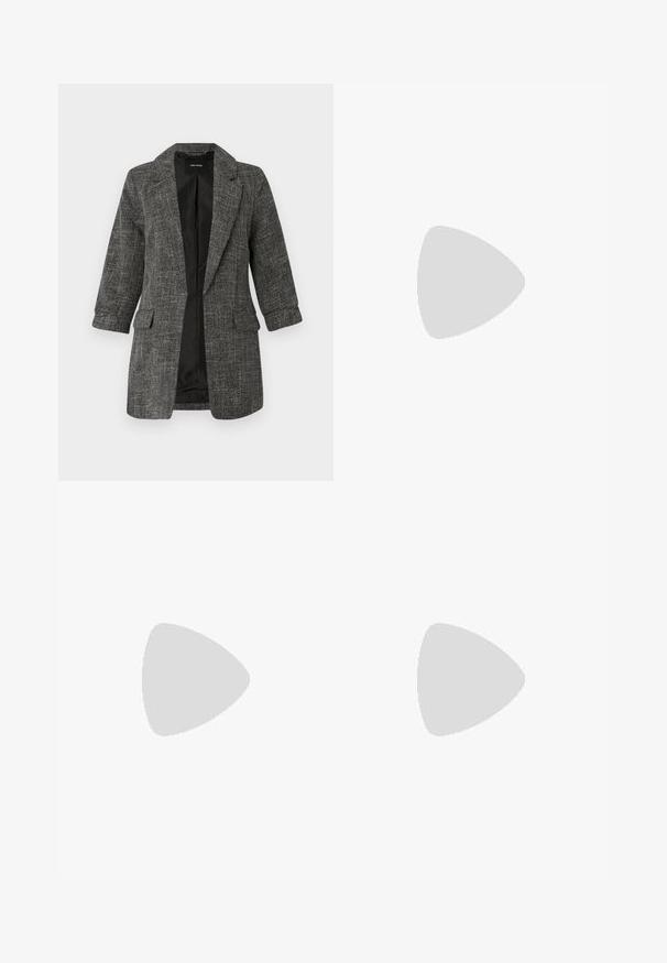 Blazer texturé gris avec un col cranté, deux poches avant et des manches trois-quarts ; intérieur avec une doublure noire lisse.; Robe noire à manches longues avec un devant à boutons, col et ceinture assortie à la taille. Tissu lisse, longueur jusqu'aux chevilles avec une coupe droite.; Chaussure slingback en cuir verni noir avec bout pointu, petit talon carré et bride ajustable ornée de détails découpés et d'accents logo.; Petit sac à main noir brillant avec deux longues anses et des détails à cordon sur les côtés sur un fond clair uni.